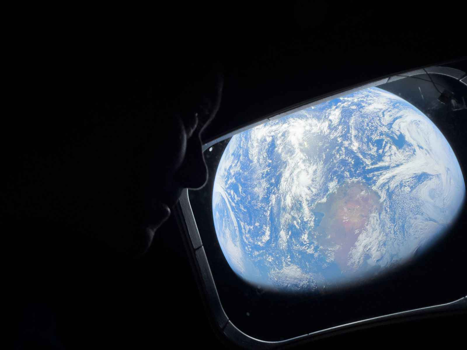 NASA 分享阿尔忒弥斯 2 号使用 iPhone 17 Pro Max 拍摄的照片-心动未来iOS证书