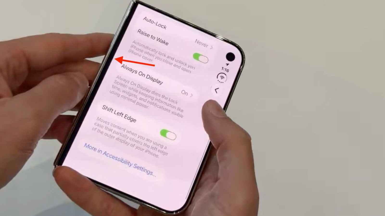 iPhone Duo 显示设置包含特殊选项 可添加一道黑边
